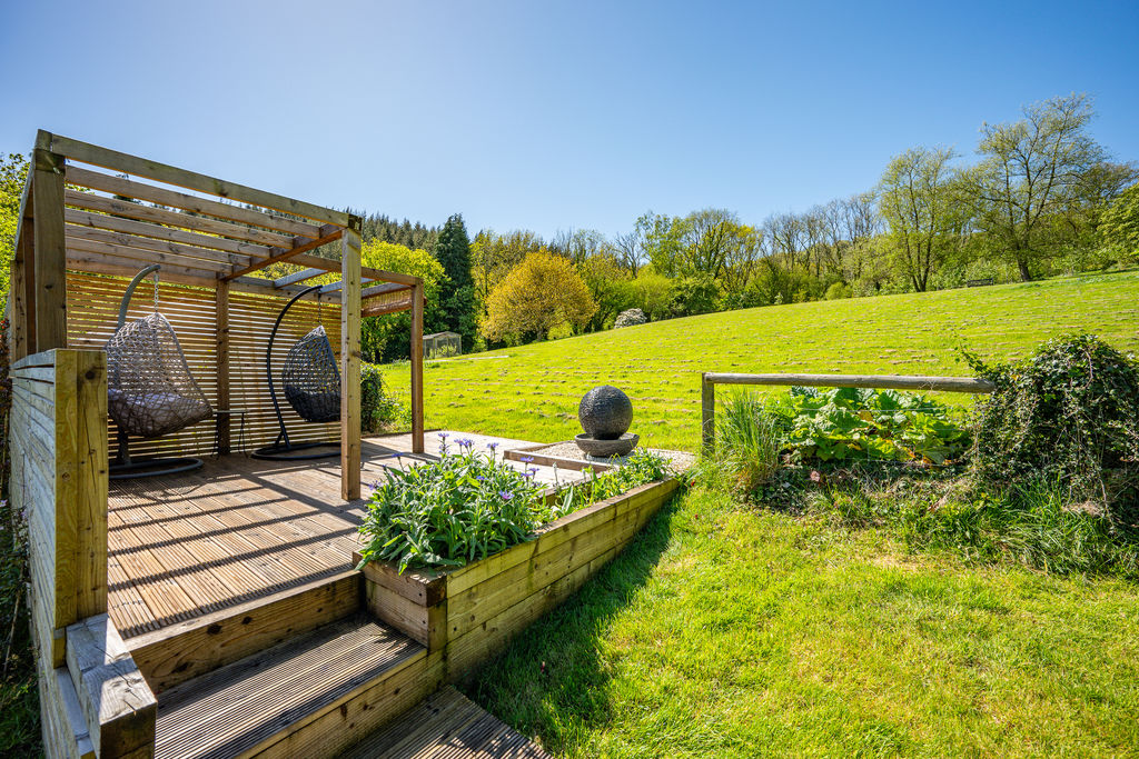 Open fronted summer house- click for photo gallery